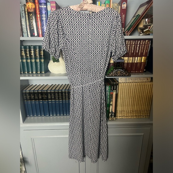 TALBOTS BLACK LAVENDER PRINTED V-NECK JERSEY FAUX WRAP MIDI DRESS small - Picture 4 of 4